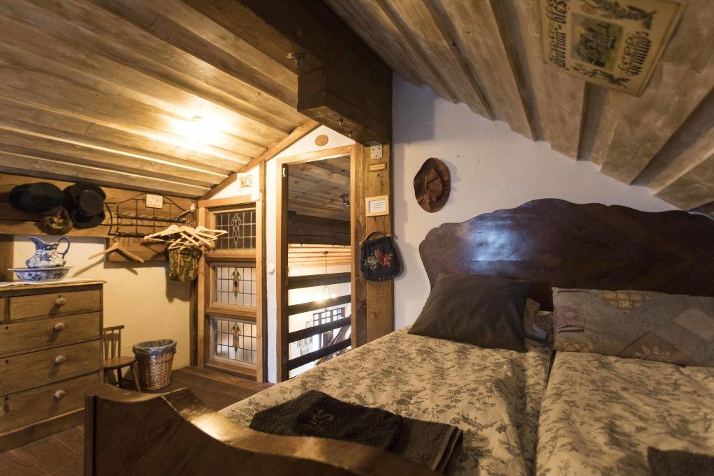 Raven's Bed and Breakfast