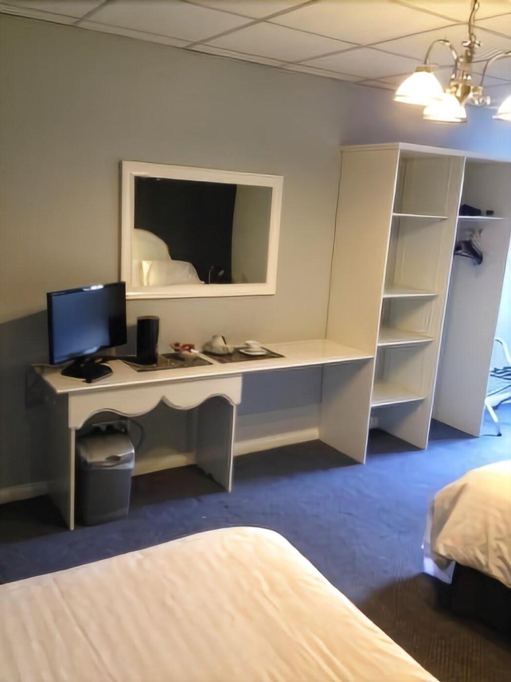 5 Corners Guest Inn