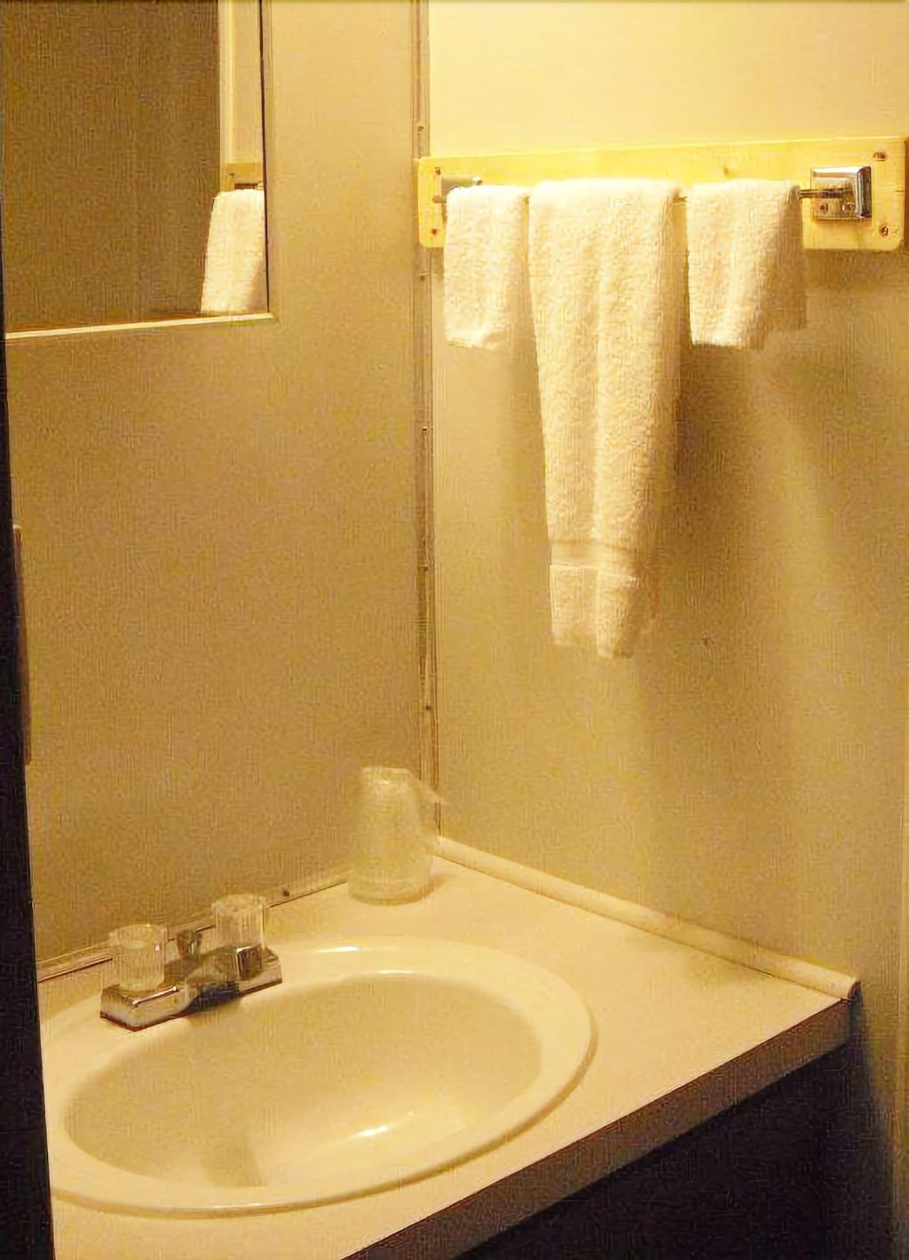 Hooks Hideaway Motel