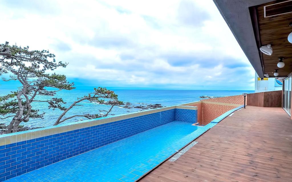 Pohang Pinewave Sea & Spa Pension - General view