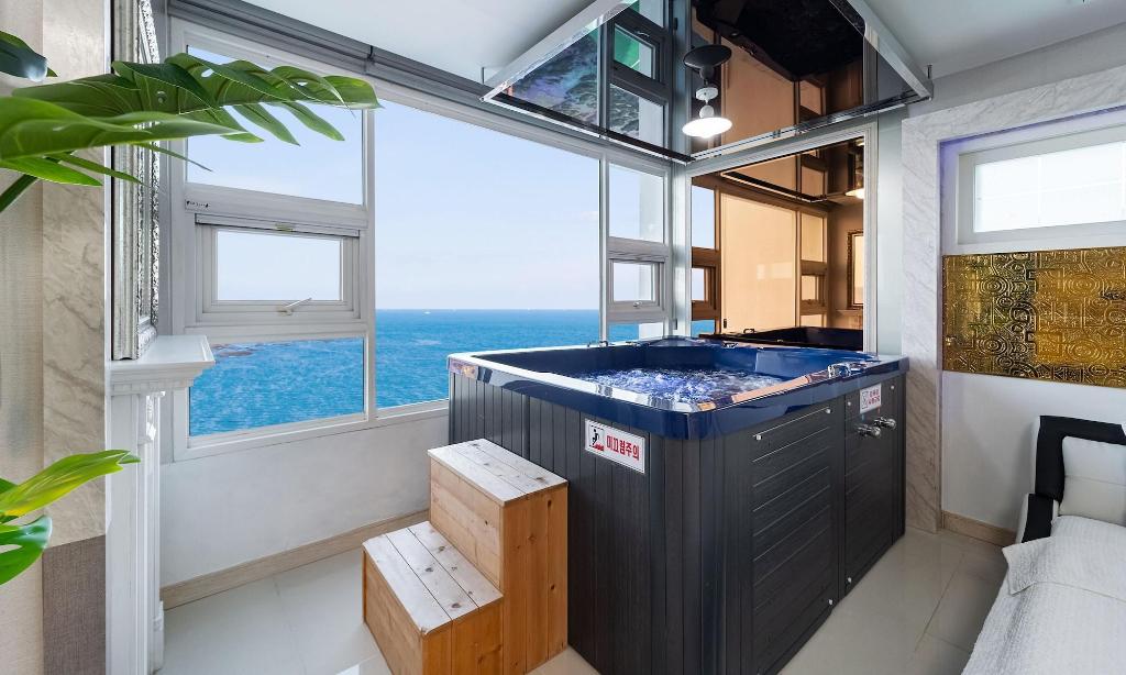 Pohang Pinewave Sea & Spa Pension - General view