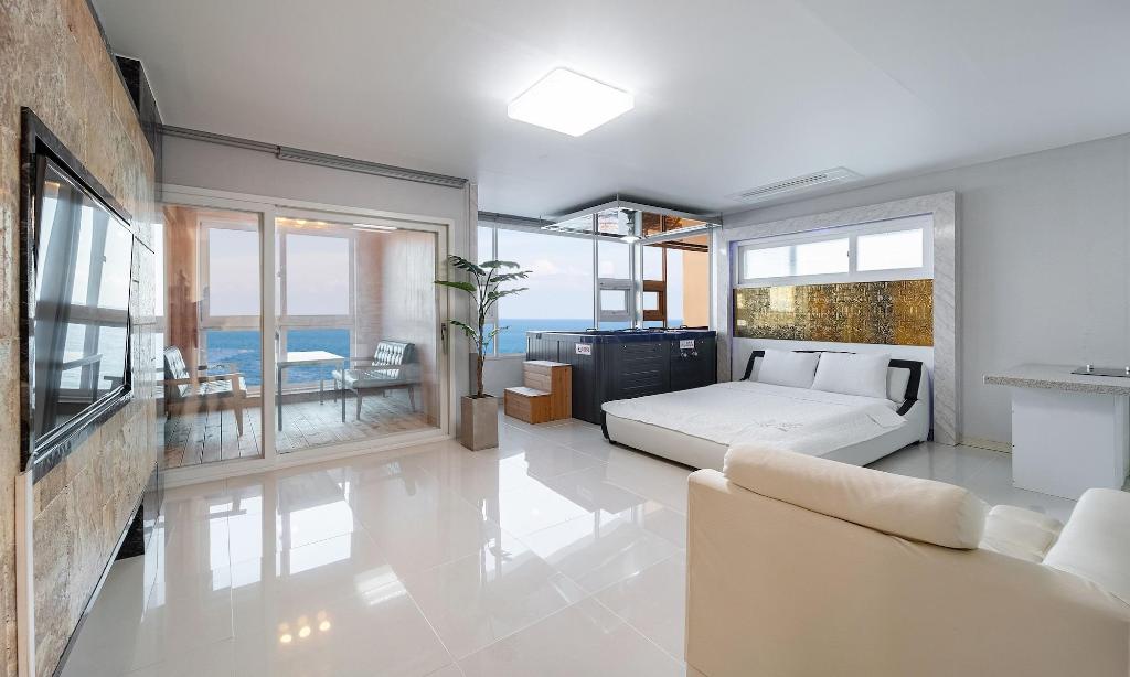 Pohang Pinewave Sea & Spa Pension - General view