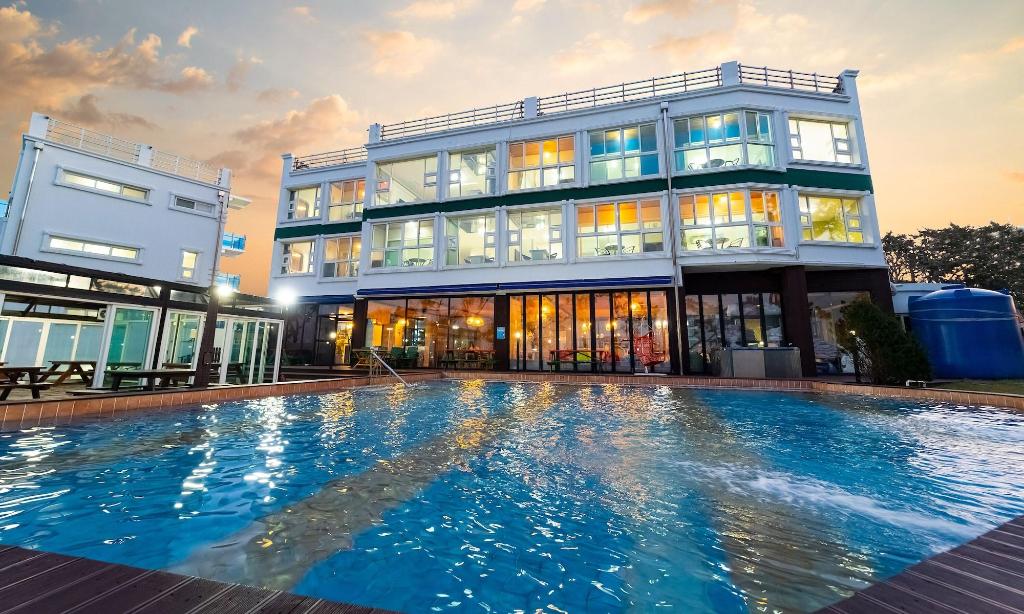 Pohang Pinewave Sea & Spa Pension - General view