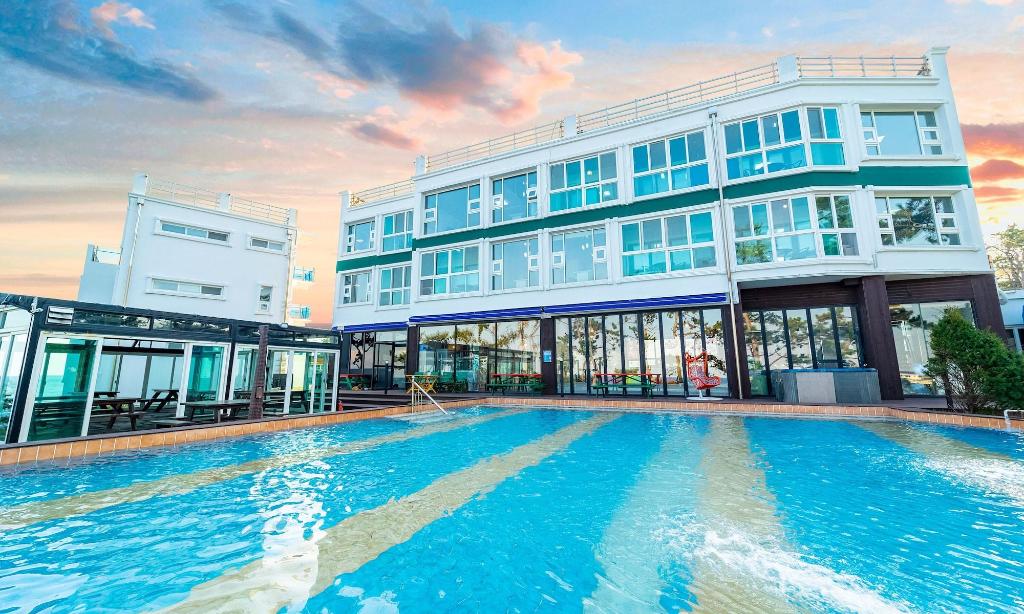 Pohang Pinewave Sea & Spa Pension - Sports and Entertainment