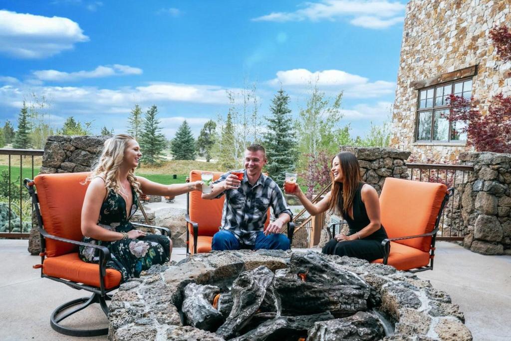 Pronghorn Resort