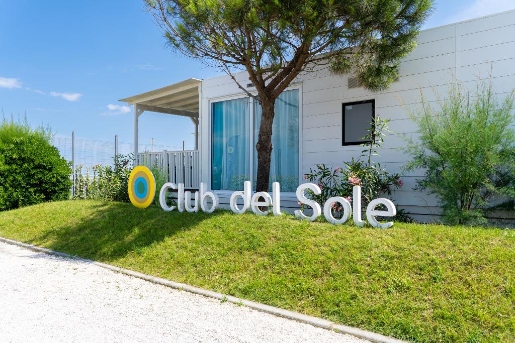 Club Del Sole Pini Beach Village
