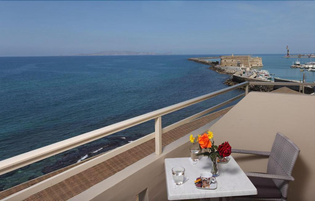 Kronos Hotel