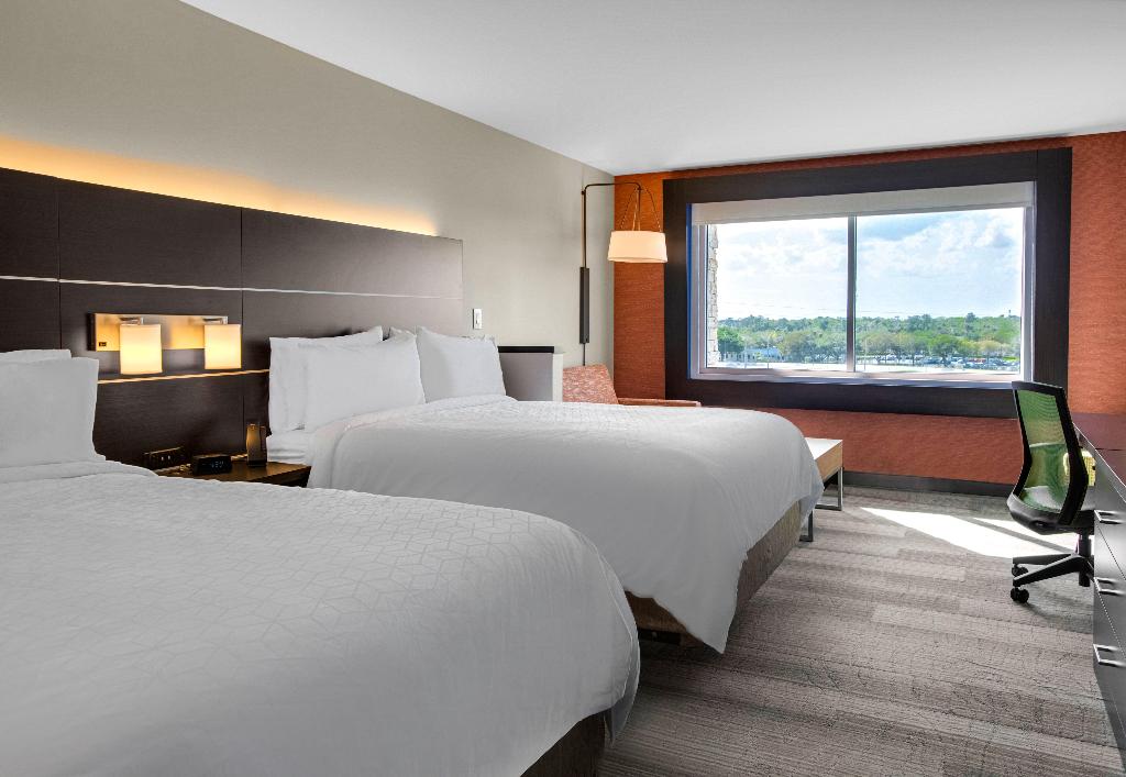 Holiday Inn Express & Suites Sanford