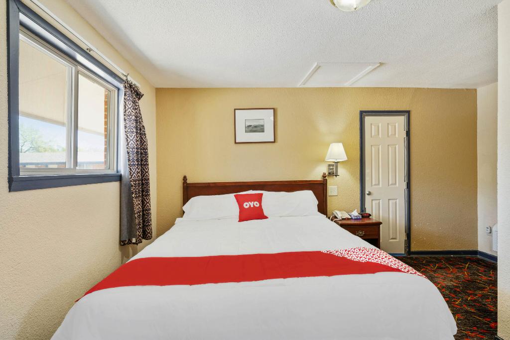 OYO Hotel Luling TX Downtown I-10/US-90
