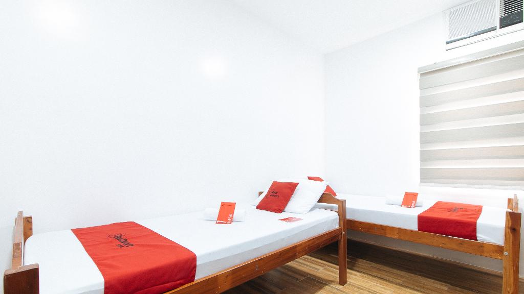 RedDoorz Plus at 1318 Residences