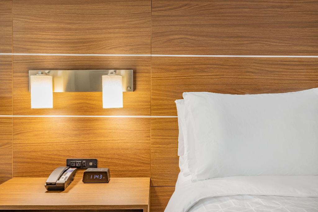 Holiday Inn Express & Suites Lincoln Downtown