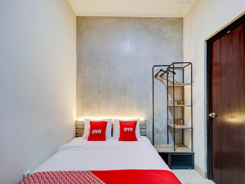 OYO 90215 Ada Residence