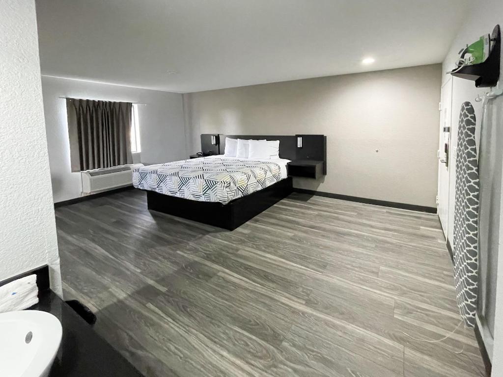Little Rock Inn & Suites