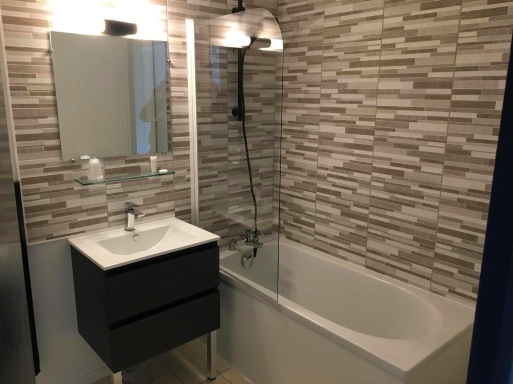 Logis Hotel Paris Madrid