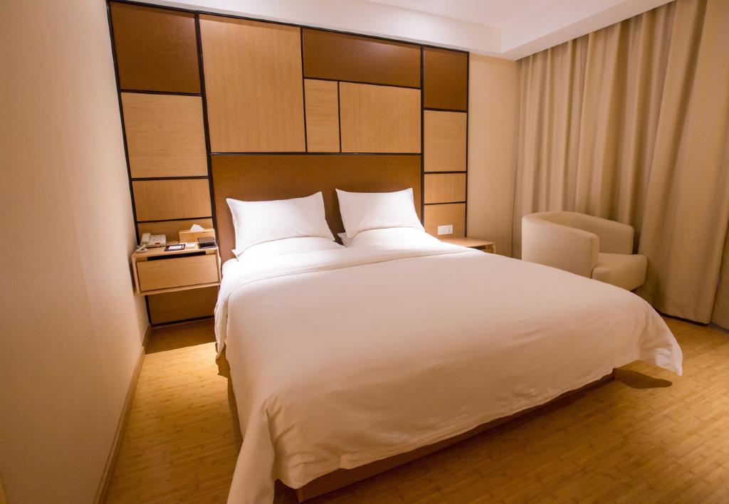 Ji Hotel (Shanghai Zhoupu, Wanda Plaza)