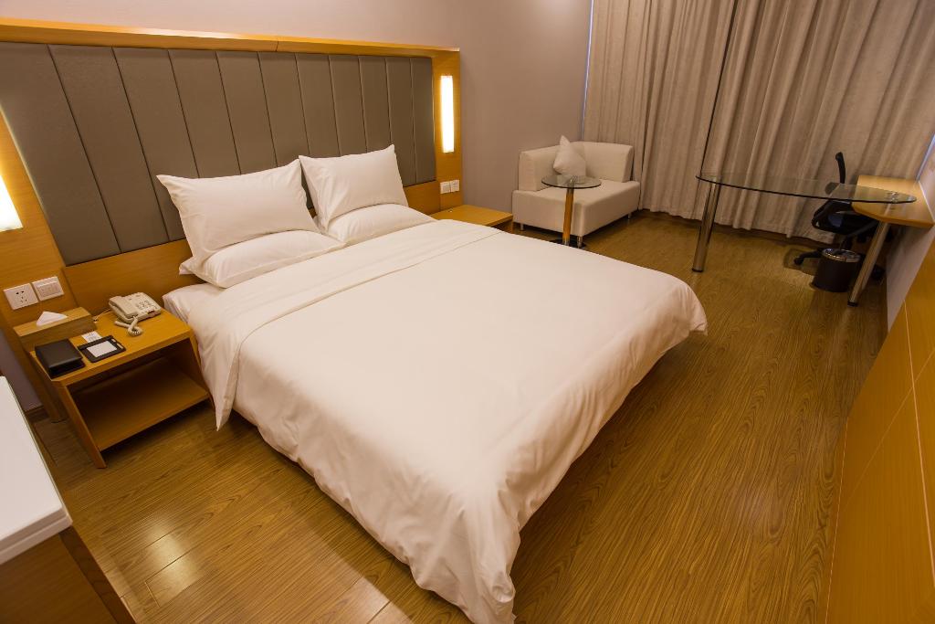 Ji Hotel Shanghai Anting Metro Station Branch