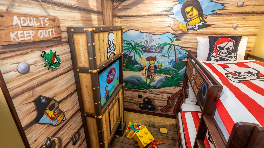 Pirate Fully Themed Room photo 1
