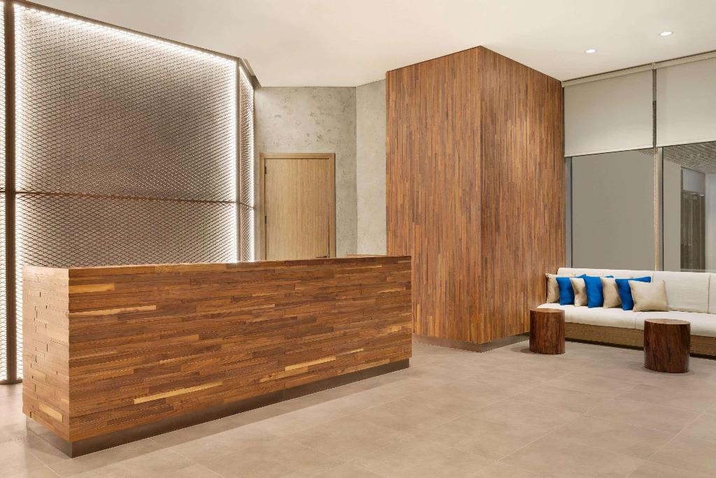Mercure Dubai Gold District - Lobby