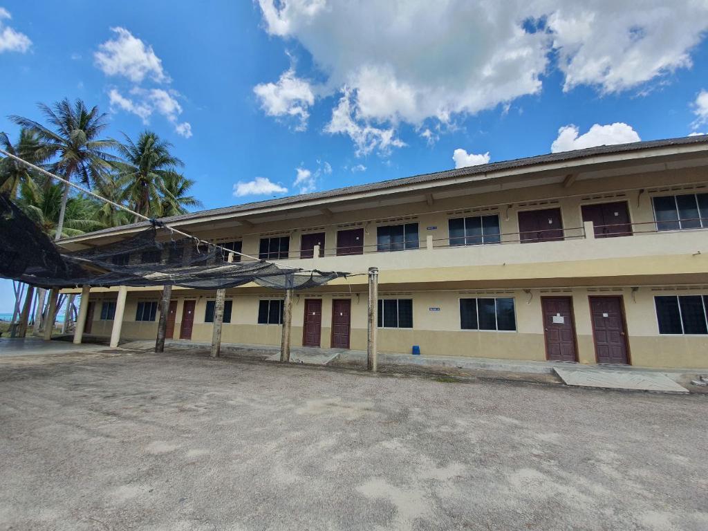 Oyo 90278 Redzwan's Beach Resort