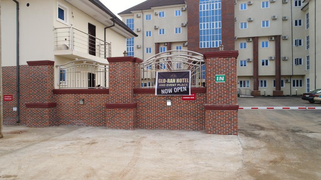 Glo-Ran Hotel And Event Place