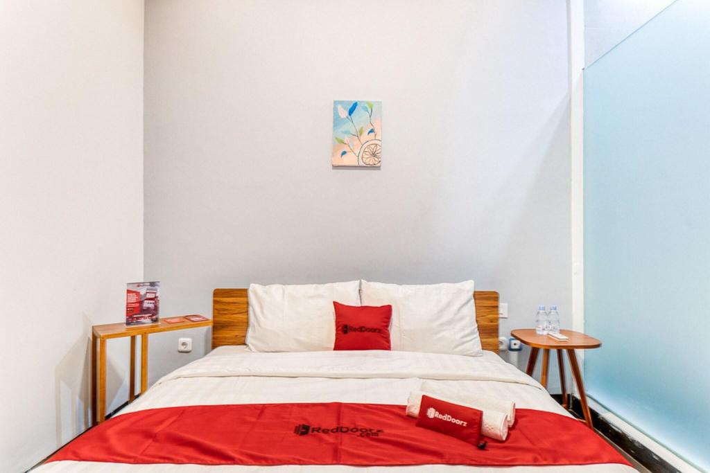 RedDoorz Plus near Taman Ismail Marzuki