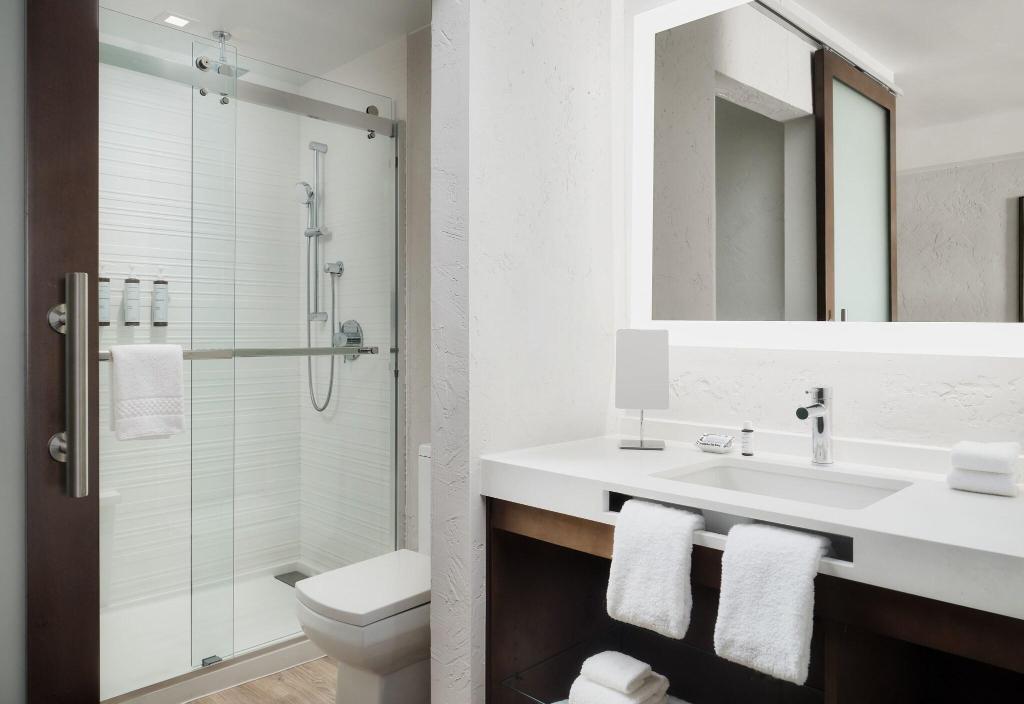 Summit Suites