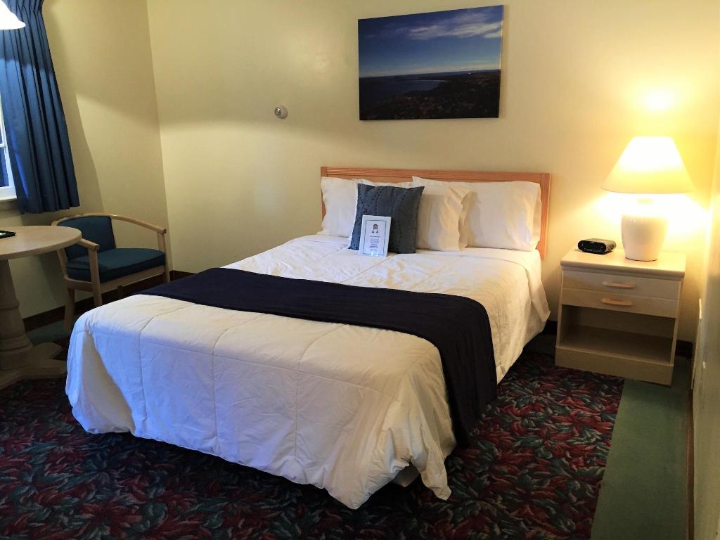 Cedar Motor Inn
