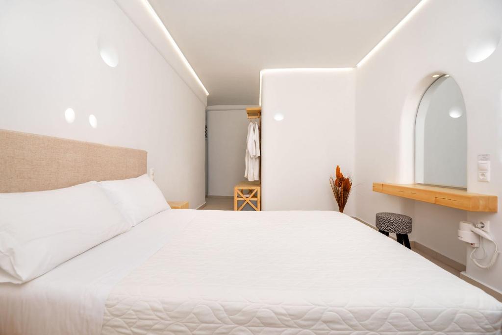 Hotel Thira