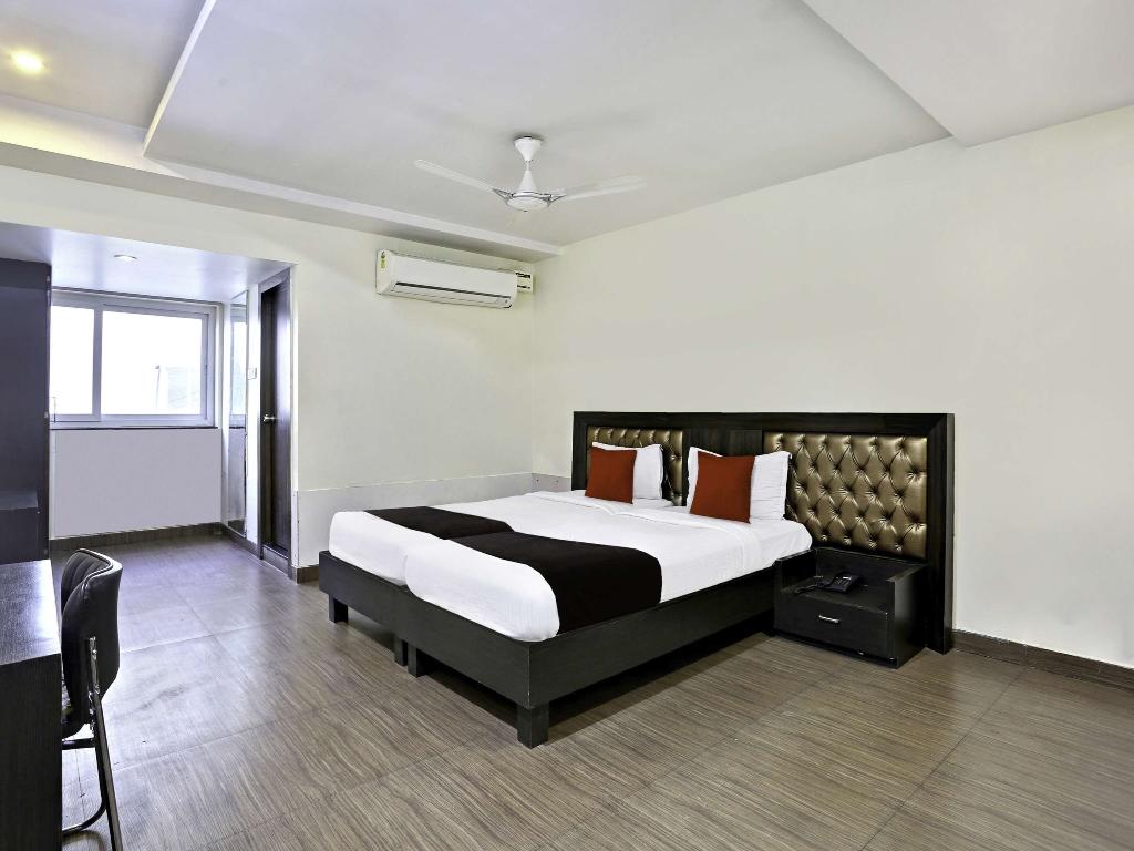 Capital O 9003 Deccan Inn