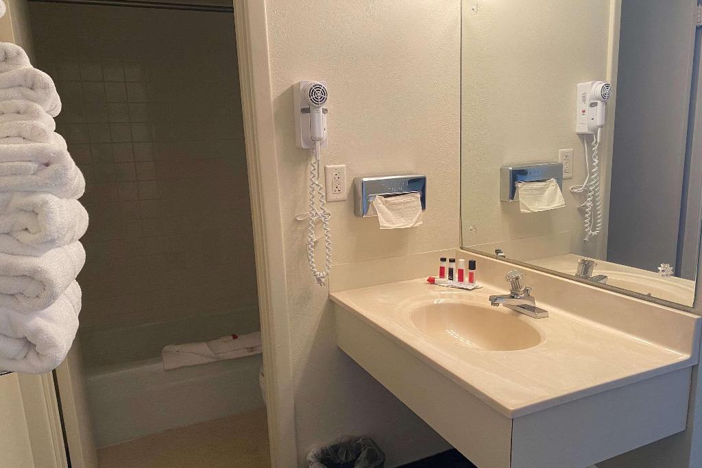 Travelodge by Wyndham Powell
