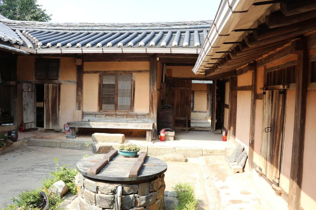 Gyeamgotaek - General view