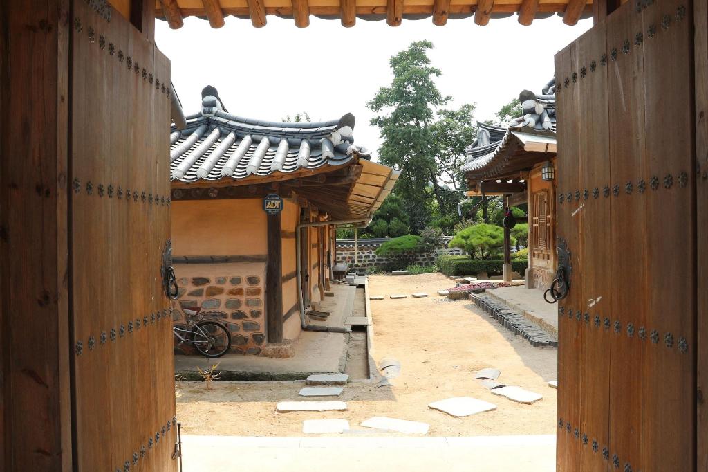 Gyeamgotaek - General view