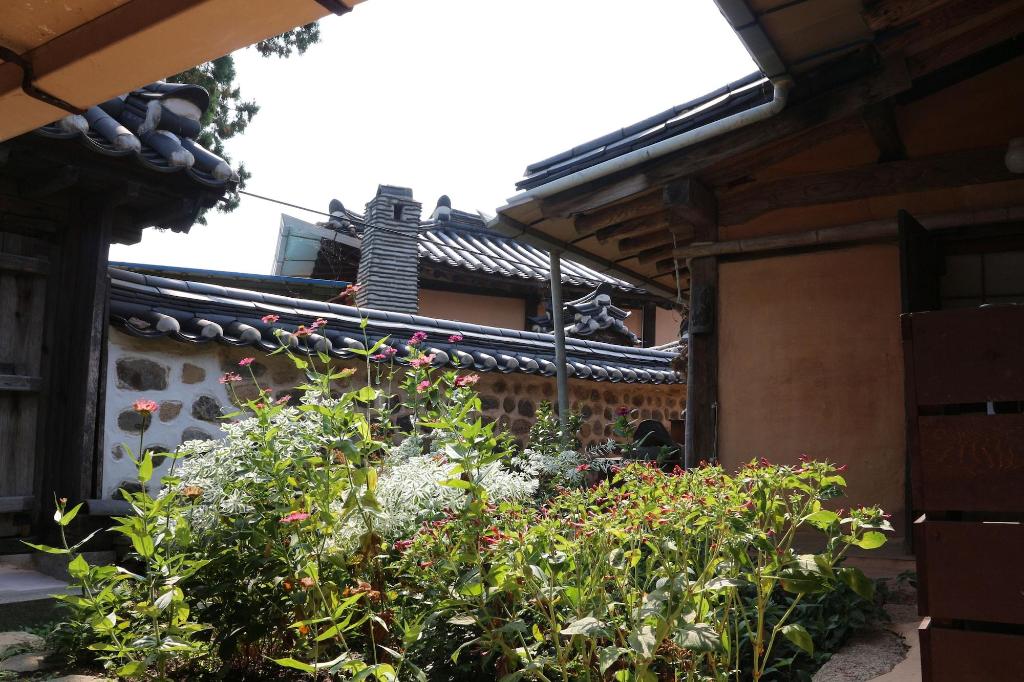 Gyeamgotaek - General view
