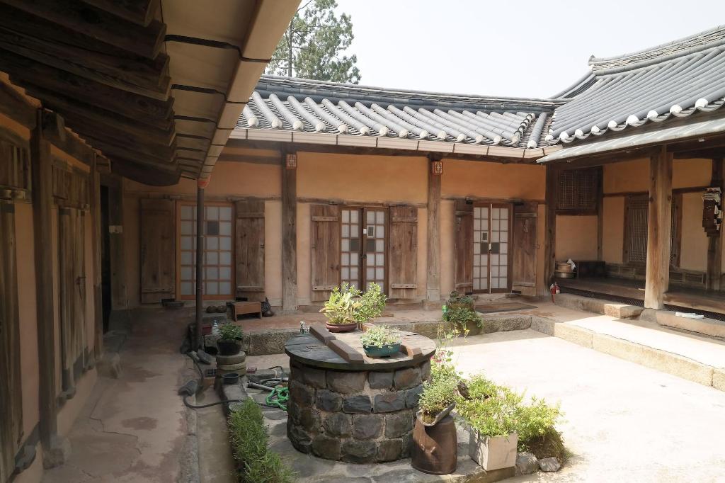 Gyeamgotaek - General view
