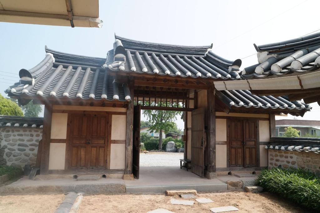 Gyeamgotaek - General view