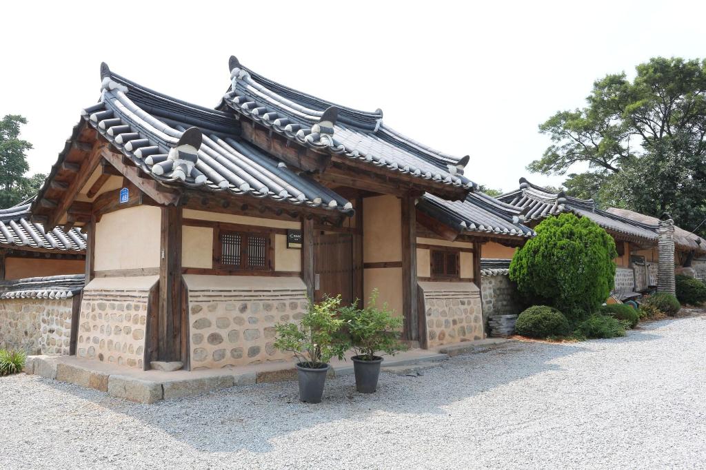 Gyeamgotaek - General view