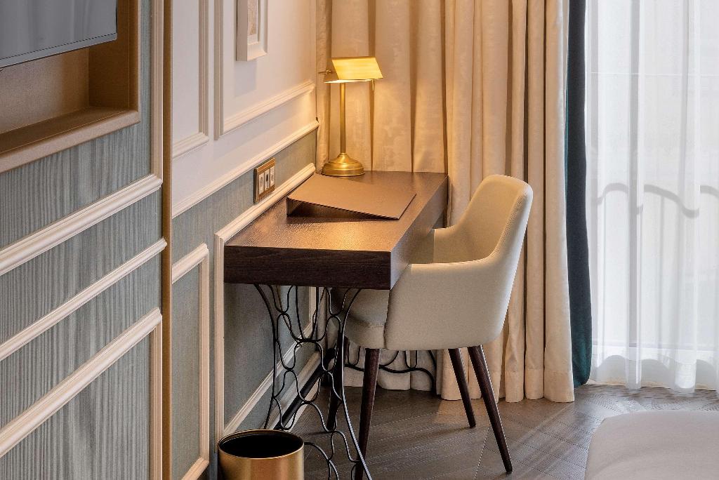 The Emerald House Lisbon, Curio Collection by Hilt