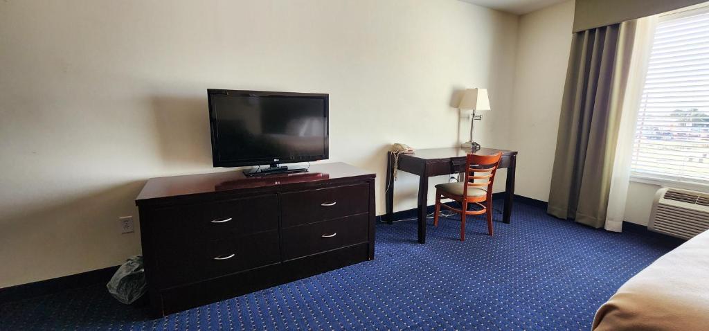FairBridge Inn & Suites Canadian