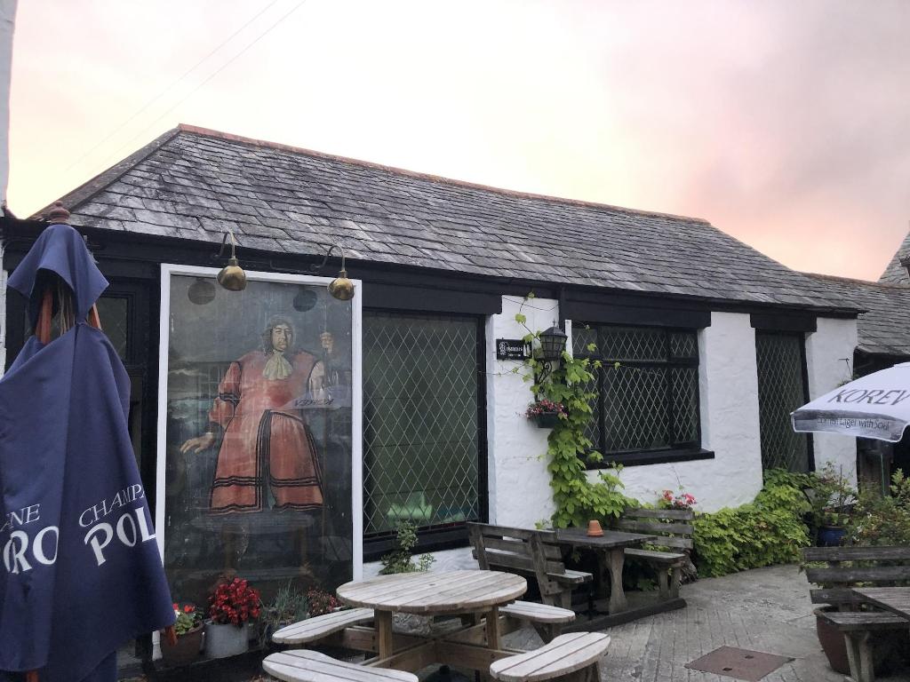The Tree Inn