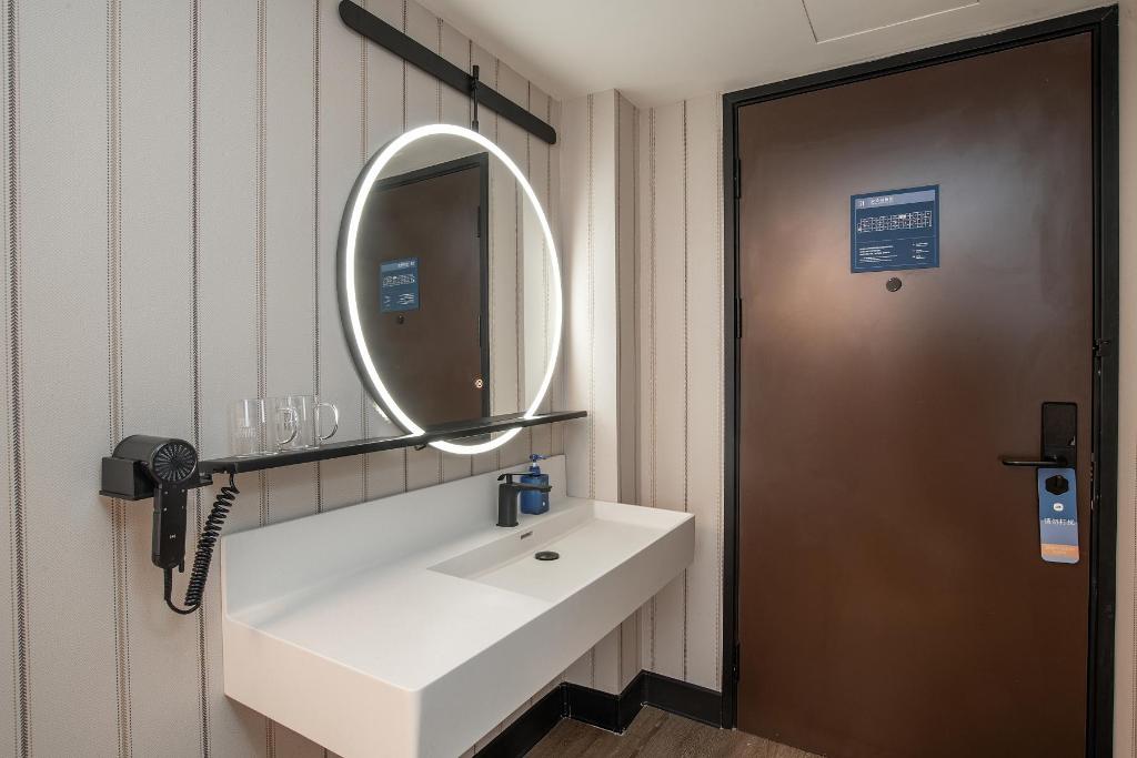 Hanting Beijing Sanyuanqiao Yansha Embassy Hotel