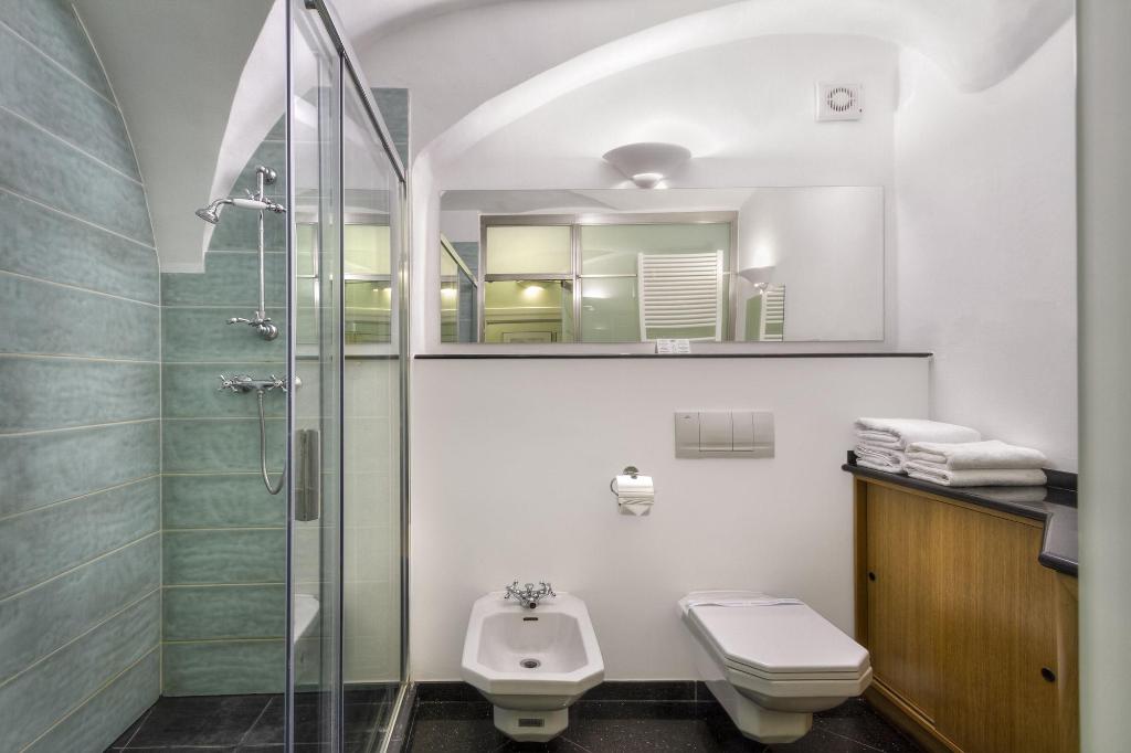 Black Star Suites