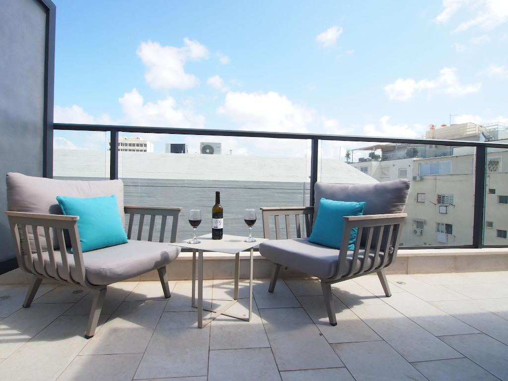 The Roof - By Sea Land Suites