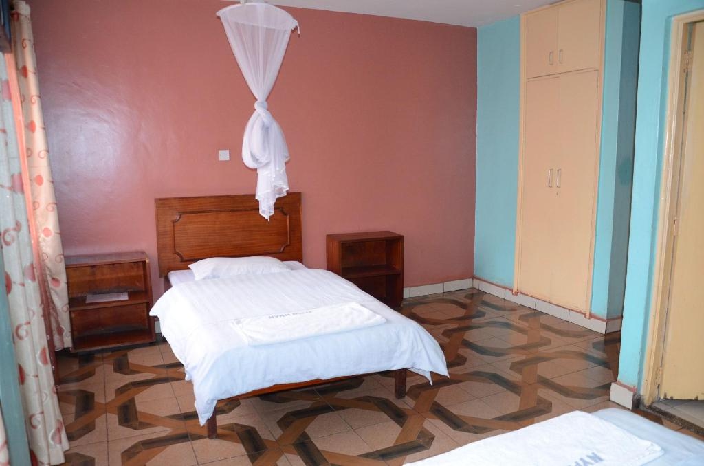 Nyam Hotel