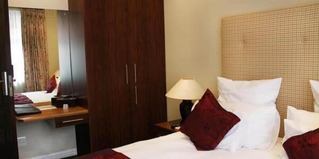 Silver Oaks Boutique Hotel