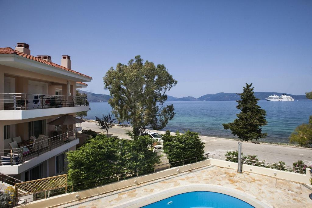 Meliti Waterfront Suites
