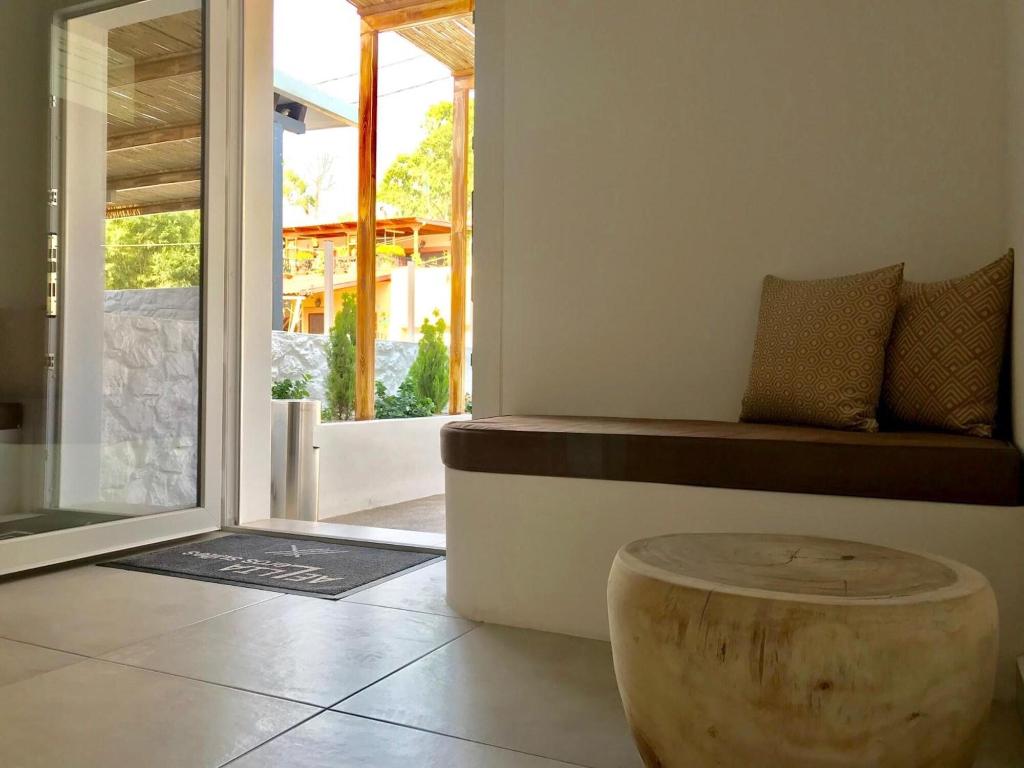Aellia Hotel & Suites