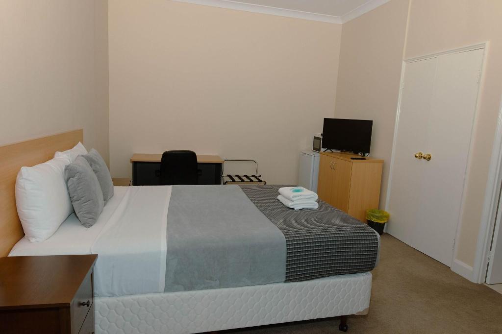 Settlers Hotel York