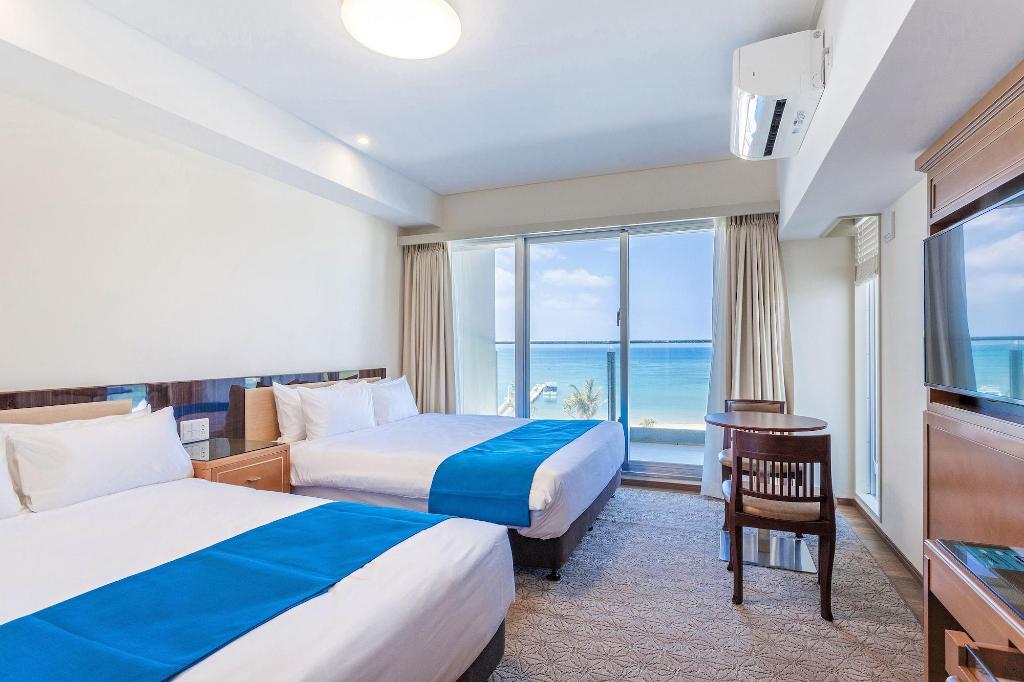 Okinawa Kariyushi LCH.Resort on The Beach
