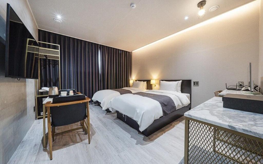 Fine Hotel