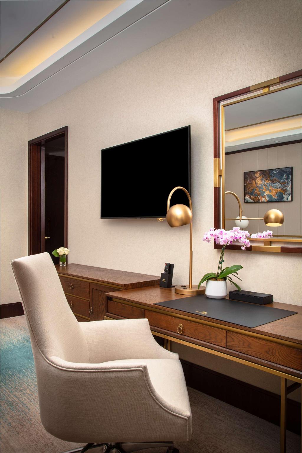 Blossom Hotel Houston, Curio Collection by Hilton